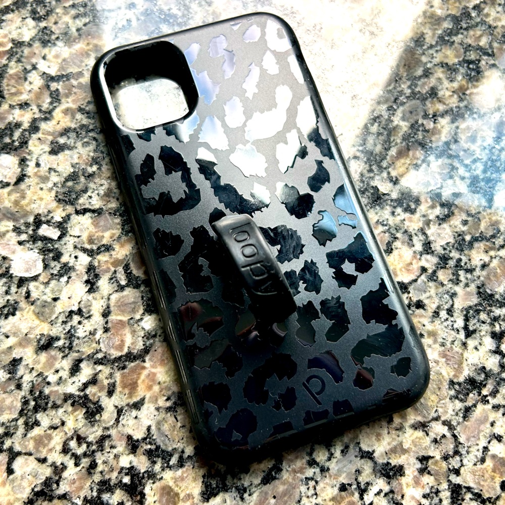 Loopy Case for iPhone 11 (righty - midnight leopard)